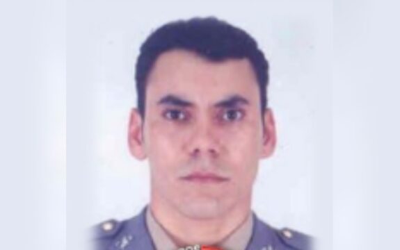 Sargento do Corpo de Bombeiros morre após carro da corporação bater contra poste na GO-020, em Goiânia