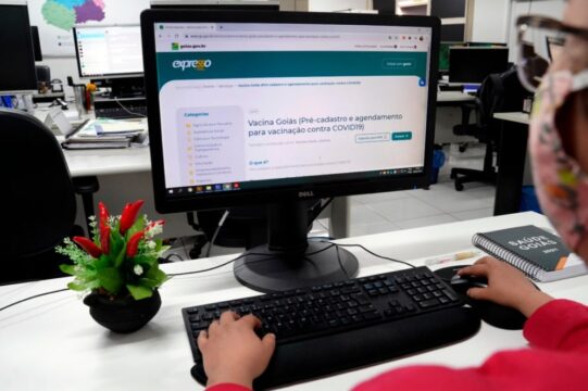 Governo de Goiás lança sistema de pré-cadastro e agendamento para vacinação contra Covid-19