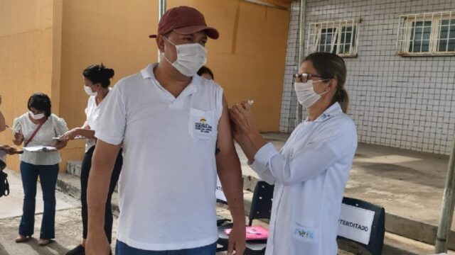Profissionais da área da saúde começarão a receber 2ª dose da vacina contra Covid-19