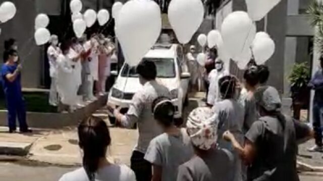 Em Catalão uma homenagem foi realizada na porta do Hospital Nasr Faiad para técnica de enfermagem que morreu vítima da Covid-19