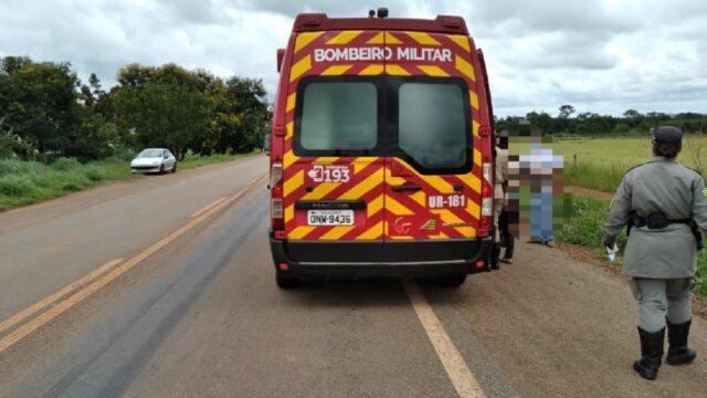 Casal fica ferido em colisão de moto contra traseira de caminhonete na GO-210, em Goiandira
