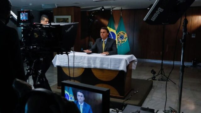 Bolsonaro diz que Brasil será autossuficiente na produção de vacinas