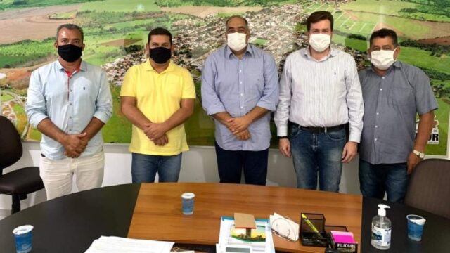 Prefeito Cebio Nascimento e Vice-Prefeito Nelci Cândido recebem vice-presidente da AGEHAB, Luiz Sampaio