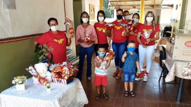 Prefeitura de Anhanguera entrega ovos de Páscoa para alunos da rede municipal e funcionários