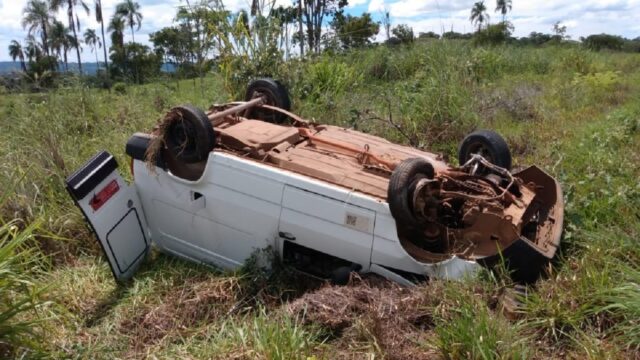 Capotamento é registrado na GO-213 no município de Campo Alegre de Goiás