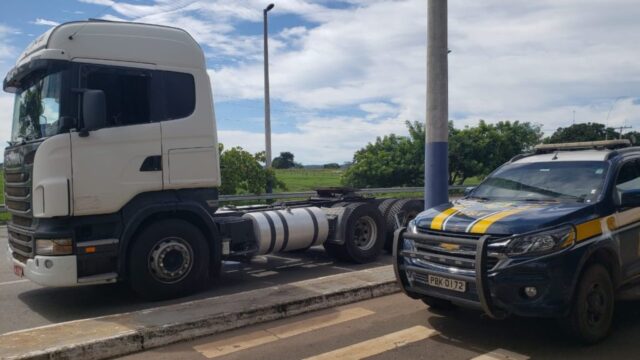 PRF recupera em Morrinhos (GO) caminhão roubado em Minas Gerais