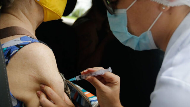 Anvisa aprova registro de vacina e de medicamento contra covid-19