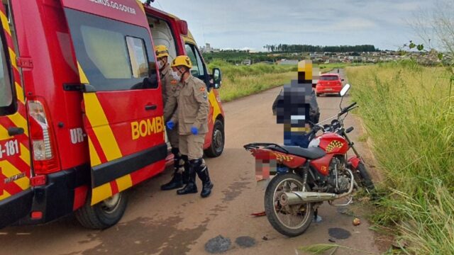 Acidente com moto deixa passageira ferida em Catalão