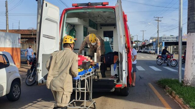Em Catalão, mulher e criança ficam feridas após moto colidir em carreta