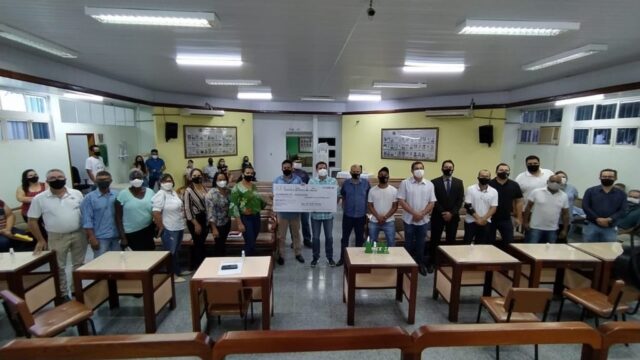 Bruno Peixoto visita cidade de Goiandira, faz balanço de atuação e entrega emenda de R$ 170 mil para a educação