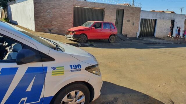 Motorista foge após colidir em muro de residência em Catalão