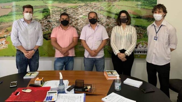 Prefeito de Ouvidor se reúne com Gerência do SEBRAE para reestruturação da Sala do Empreendedor no município