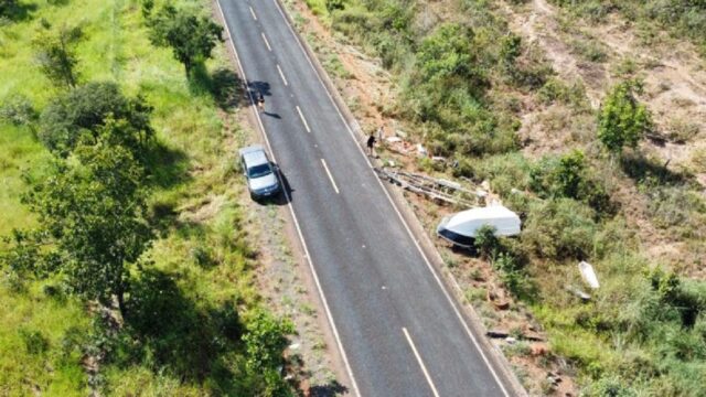 Pneu de carretinha estoura e causa acidente na GO-330, em Ouvidor