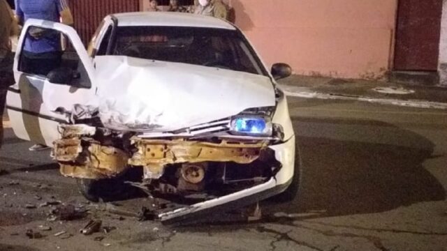 Acidente entre dois carros deixa uma pessoa ferida em Catalão