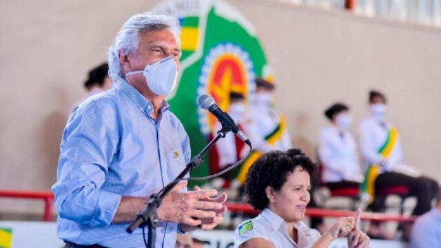 Caiado entrega revitalização do Colégio Estadual da Polícia Militar, em Caldas Novas