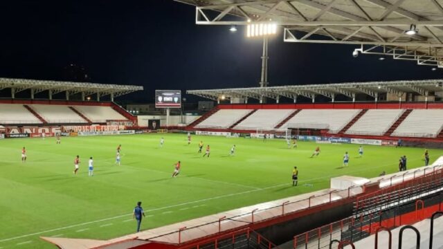 Crac perde de 3 a 1 para o Atlético Goianiense no Antônio Accioly