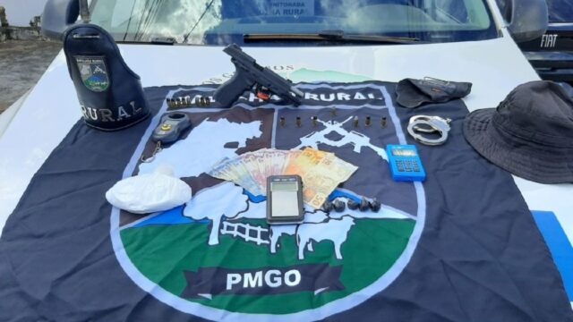 Suspeito de 58 anos é preso pelos crimes de tráfico de drogas e posse ilegal de arma de fogo, em Catalão