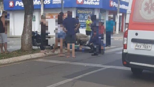Acidente entre moto e camionete deixa motociclista ferido em Catalão