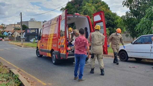 Acidente envolvendo carro e moto deixa uma pessoa ferida em Catalão