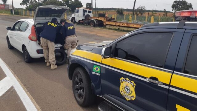 PRF em Catalão recupera automóvel furtado em São Paulo
