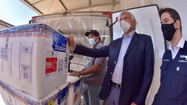 Goiás recebe 211 mil vacinas, maior remessa contra Covid-19 destinada para primeira dose