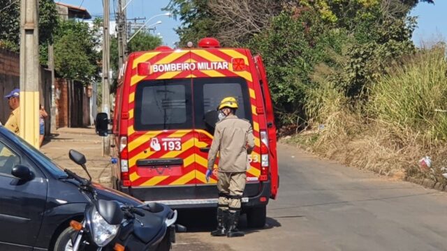 Idoso fica ferido após moto colidir em carreta na GO-330, em Catalão