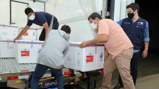 Governo de Goiás recebe 21ª remessa com 196 mil vacinas contra Covid-19