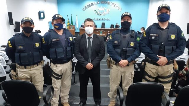 Policiais rodoviários federais recebem homenagem na Câmara Municipal de Catalão