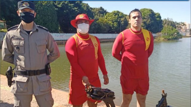 Tático Móvel com o apoio de uma equipe do Corpo de Bombeiros Militares, recuperaram o “chassi” de uma motoneta