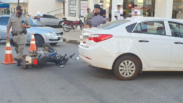 Duas pessoas ficam feridas após moto colidir em veículo de passeio, em Catalão