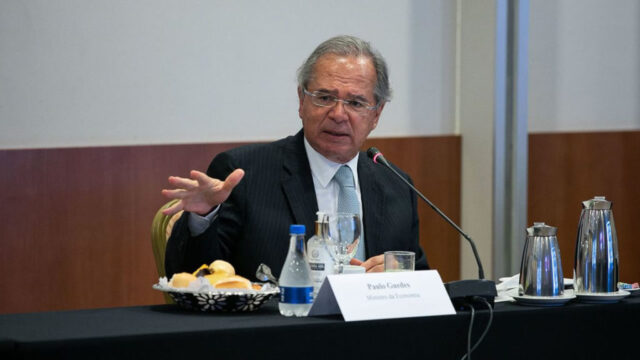Guedes: auxílio emergencial pode ser renovado se pandemia continuar
