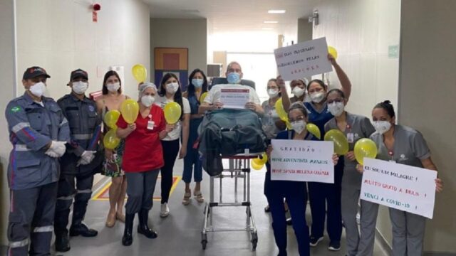 Paciente recebe alta após 150 dias internado com Covid-19, em Goiânia