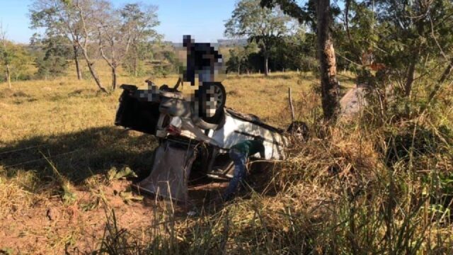 Carro capota entre Mazagão e Caldas Novas e deixa uma pessoa ferida