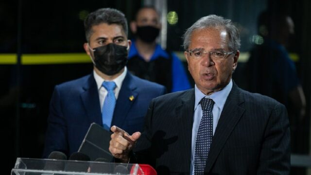 Guedes: auxílio será prorrogado por mais 2 meses e pode ser estendido