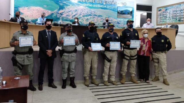 Policiais Militares e Policiais Rodoviários Federais recebem homenagem na Câmara Municipal de Campo Alegre de Goiás