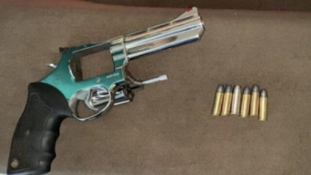 Caseiro é preso suspeito de ameaçar com armas a família do patrão, em Piracanjuba