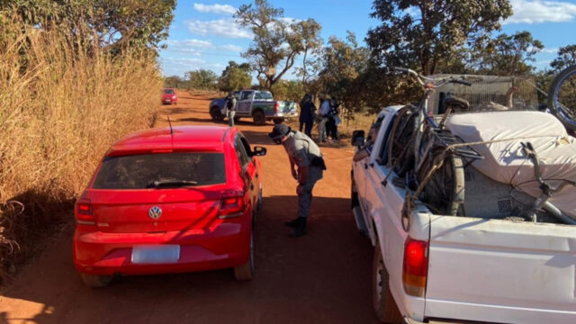 Policiais fazem novo cerco por Lázaro Barbosa com apoio de cães e helicóptero e bloqueiam estradas