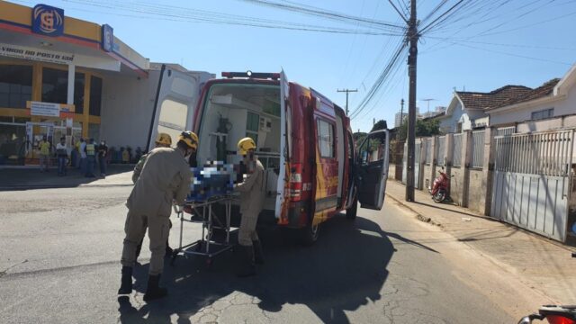 Mototaxista fica ferido após ser fechado por veículo em Catalão
