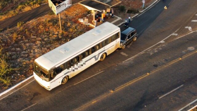 Carro colide na traseira de ônibus na GO-330 próximo a Ouvidor
