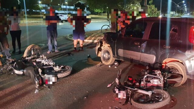 Grave acidente envolvendo carro e duas motocicletas deixam duas pessoas feridas em Catalão