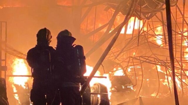 Incêndio em oficina de caminhões destrói mais de 10 veículos em Anápolis; vídeo