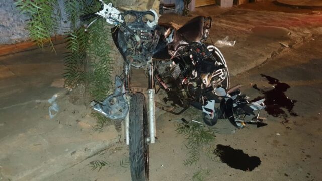 Colisão entre duas motocicletas deixa três pessoas gravemente feridas em Catalão
