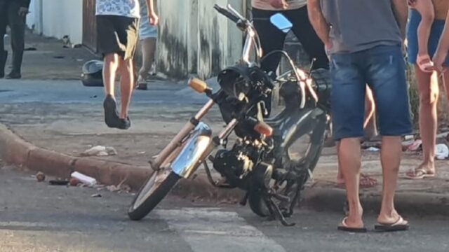 Acidente entre carro e ciclomotor deixa uma pessoa ferida em Catalão
