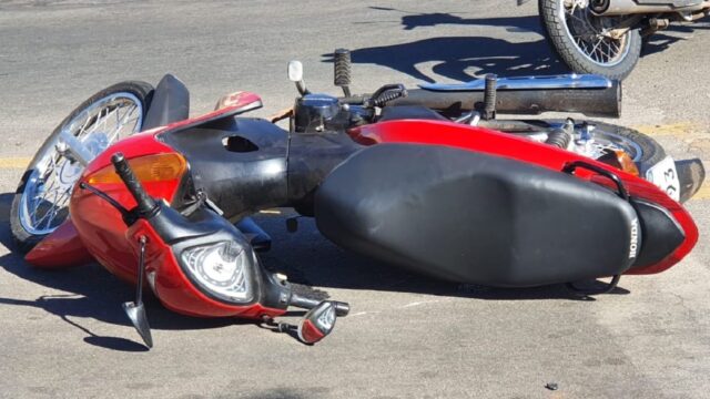 Colisão entre duas motocicletas deixa duas pessoas feridas em Catalão