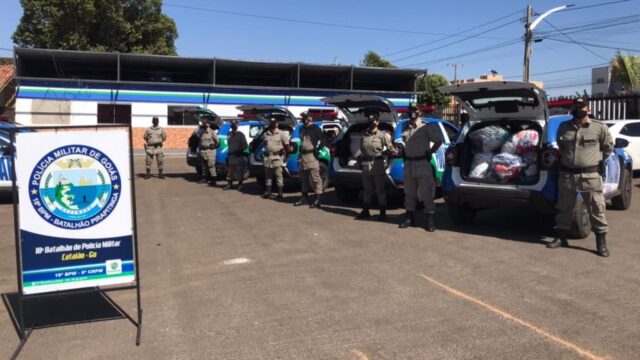 Polícia Militar realiza entrega de agasalhos e cobertores arrecadados na Campanha Batalhão Solidário