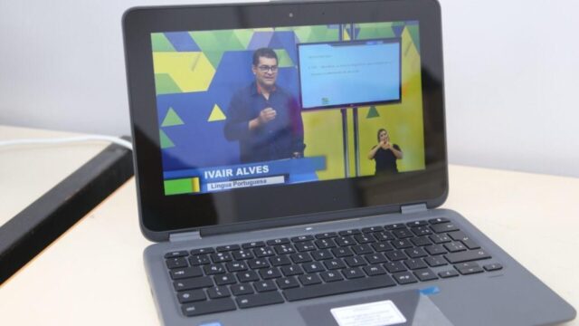 Governo de Goiás entrega 60 mil notebooks para alunos da 3ª série do Ensino Médio