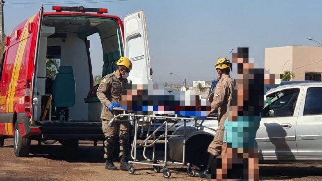 Colisão traseira entre dois veículos na GO-330 deixa passageira ferida em Catalão