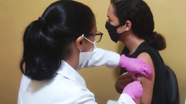Anhanguera amplia faixa etária e finaliza a vacinação em maiores de 18 anos nesta sexta, 20/08