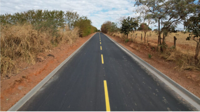 Concluída obra de pavimentação asfáltica em via rural de Catalão
