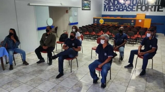 Dirigentes do Sindicato Metabase discuti melhorias no transporte com representantes da empresa Cmoc